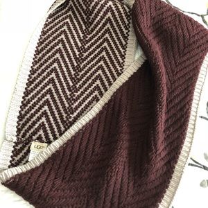 UGG knitted scarf